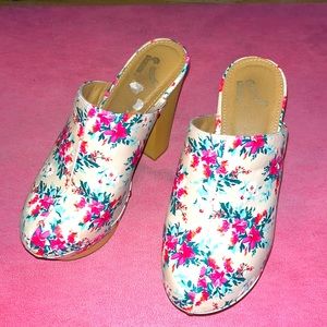 Vintage floral clogs